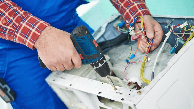 Torbalı Vaillant Vaillant çamaşır makinesi kart tamiri – Su almama arızası orijinal parça ile giderildi. - Teknik servis örneği